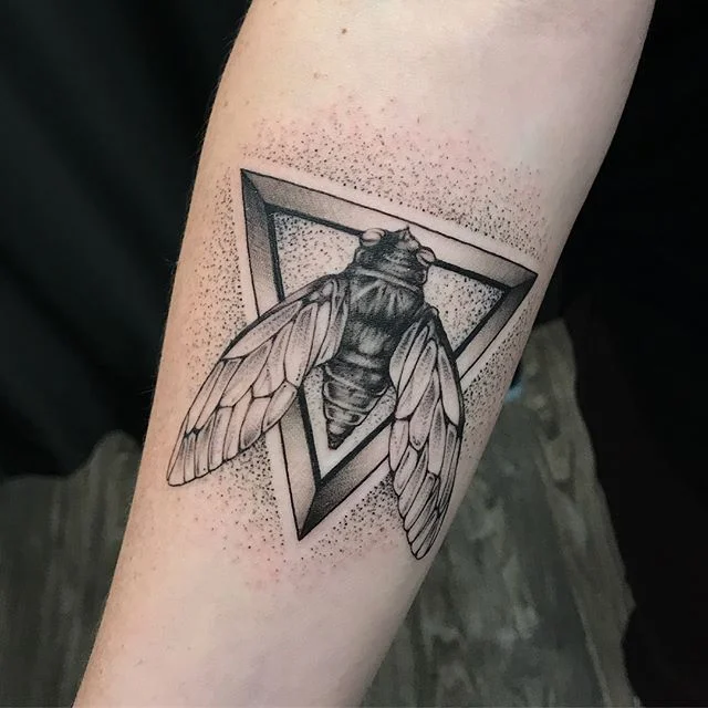 Loved tattooing this piece because the sound of cicadas is so quintessentially summer for us in Texas. And, who doesn&rsquo;t love a good bug tattoo?! 🙌🏻 ☀️