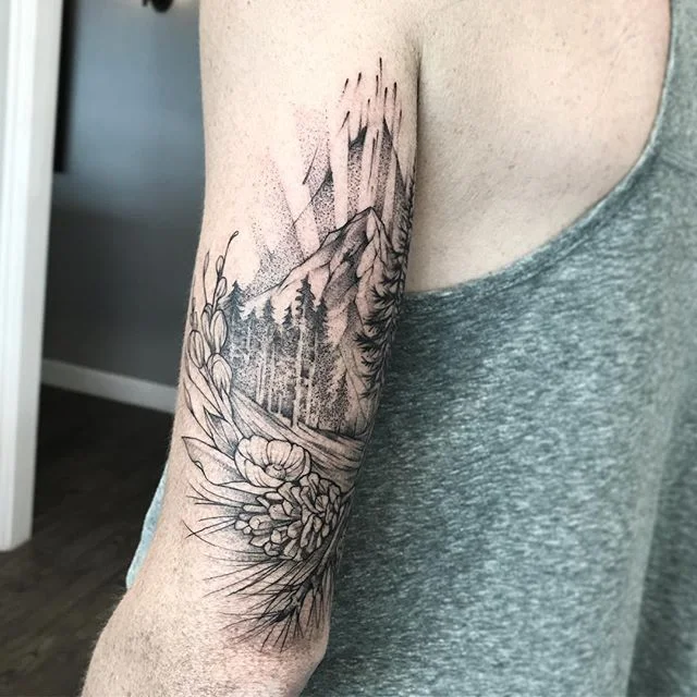 Nature stuff, mountains, trees, scenic landscapes, geometric shapes, abstract elements, dotwork details... these are all good things to tattoo!👏🏻👏🏻👏🏻