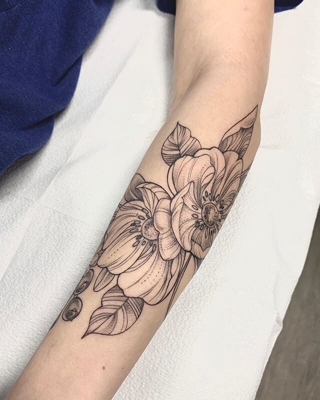 Floral piece from today.  Swipe right for some design process stuff👌🏻 .
.
.
.
.
.
.
#michaelbales #michaelbalesart #rebelmusetattoo #linework #texastattoos #floraltattoo #flower #botanicaltattoo #naturetattoo #traveltattoo #floral #femininetattoo #