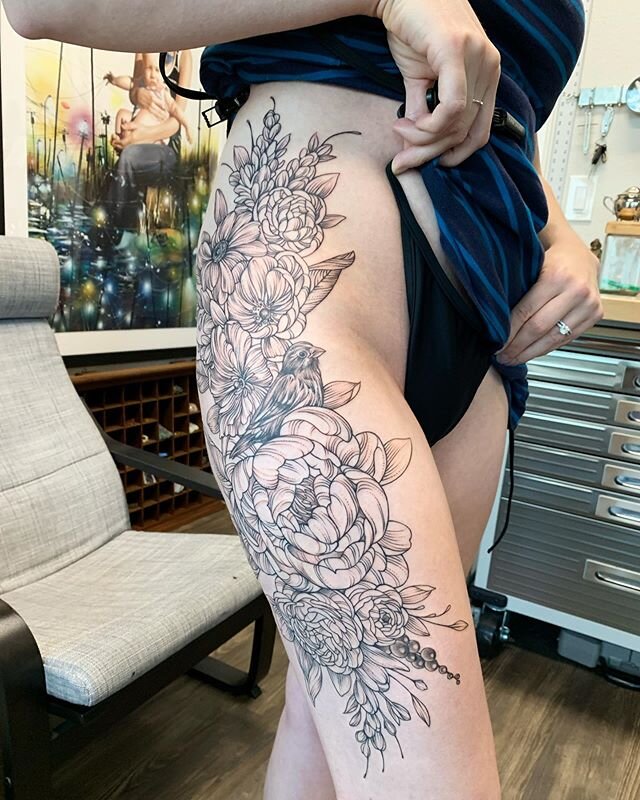 This huge piece was done over two separate long sessions.  Victoria is one tough momma! .
.
.
.
.
.
.
.
.
#michaelbales #michaelbalesart #rebelmusetattoo #linework #texastattoos #floraltattoo #flower #botanicaltattoo #naturetattoo #traveltattoo #flor