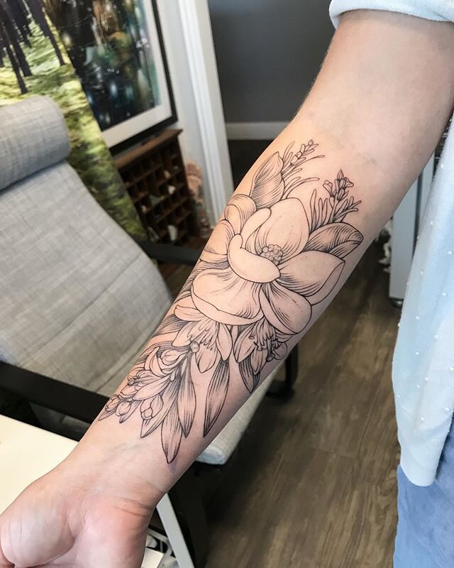 Magnolia and orange blossoms. 👏🏻 .
.
.
.
.
.
.
.
.
#michaelbales #michaelbalesart #rebelmusetattoo #linework #texastattoos #floraltattoo #flower #botanicaltattoo #magnolia #orangeblossom #texas #naturetattoo #traveltattoo #floral #femininetattoo #b