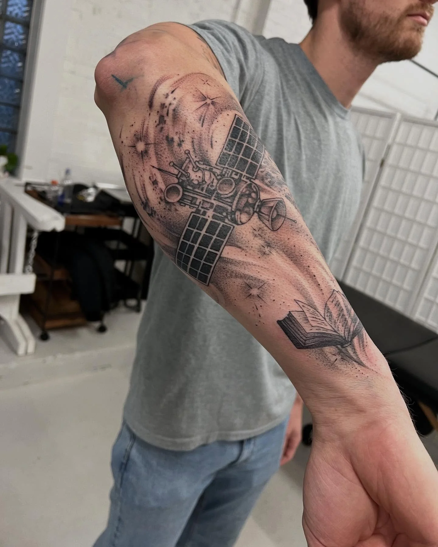 Spacey satelite and star stuff for a reader 💫🪐✨