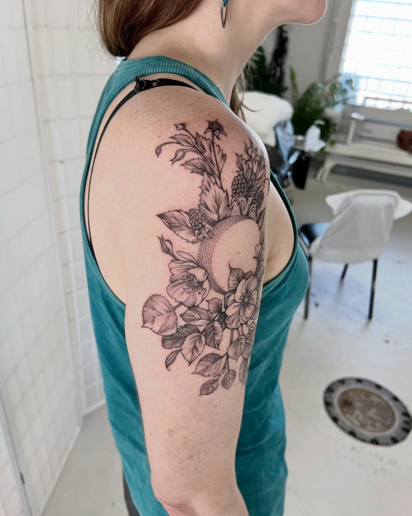 Wild roses and blackberries with a crescent moon 🌙 💫✨