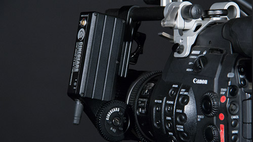 The receiver/motor attaches to the C300's top handle using one rod. 
