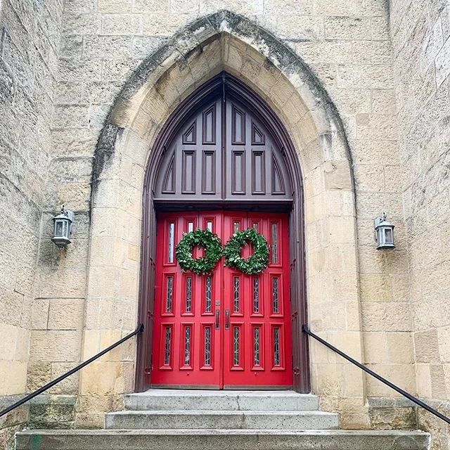 We had our first chance at working with the iconic red doors of Grace Episcopal and the stunning architecture of the Overture Center this past weekend.

It&rsquo;s funny: when a couple&rsquo;s style blends so perfectly with the classic styles of the 