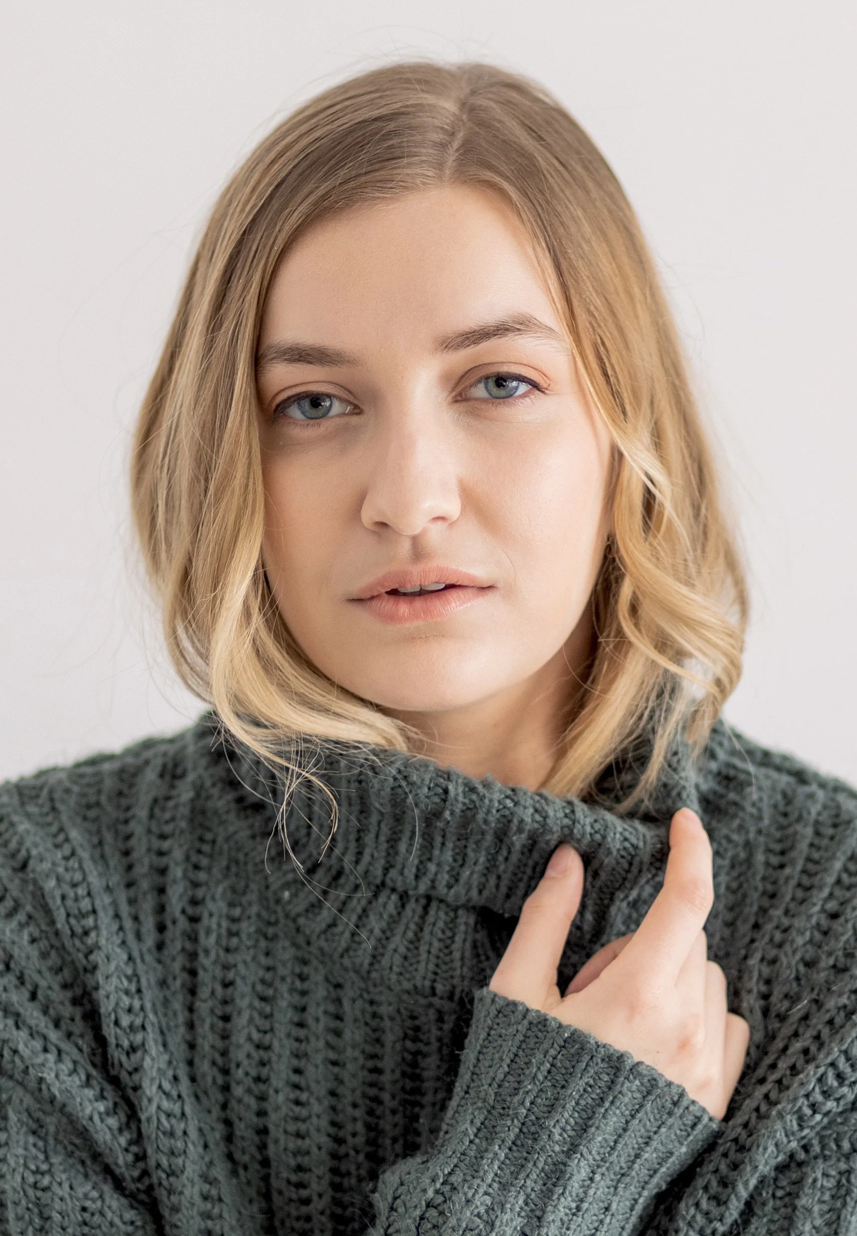 AmelieT_Headshots-Final_LexinePhotographie(vers2)-16.jpg