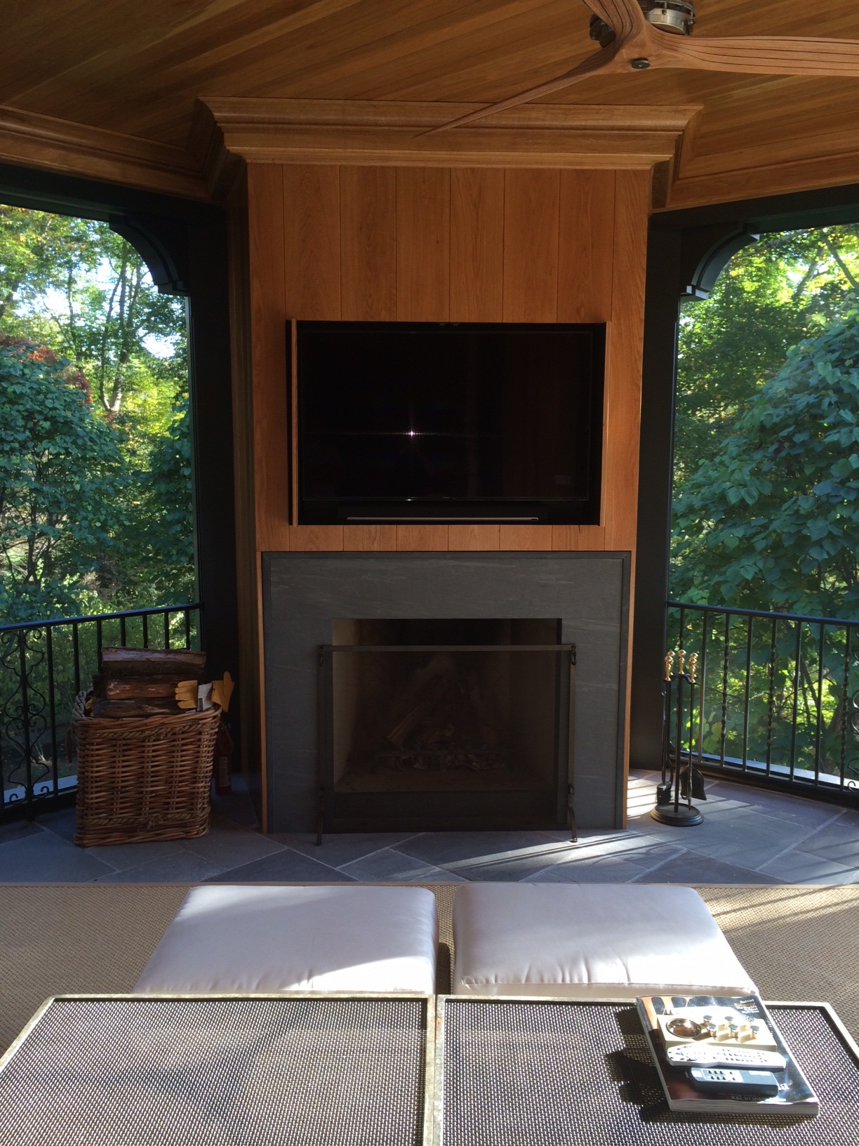 outdoor fireplace.JPG