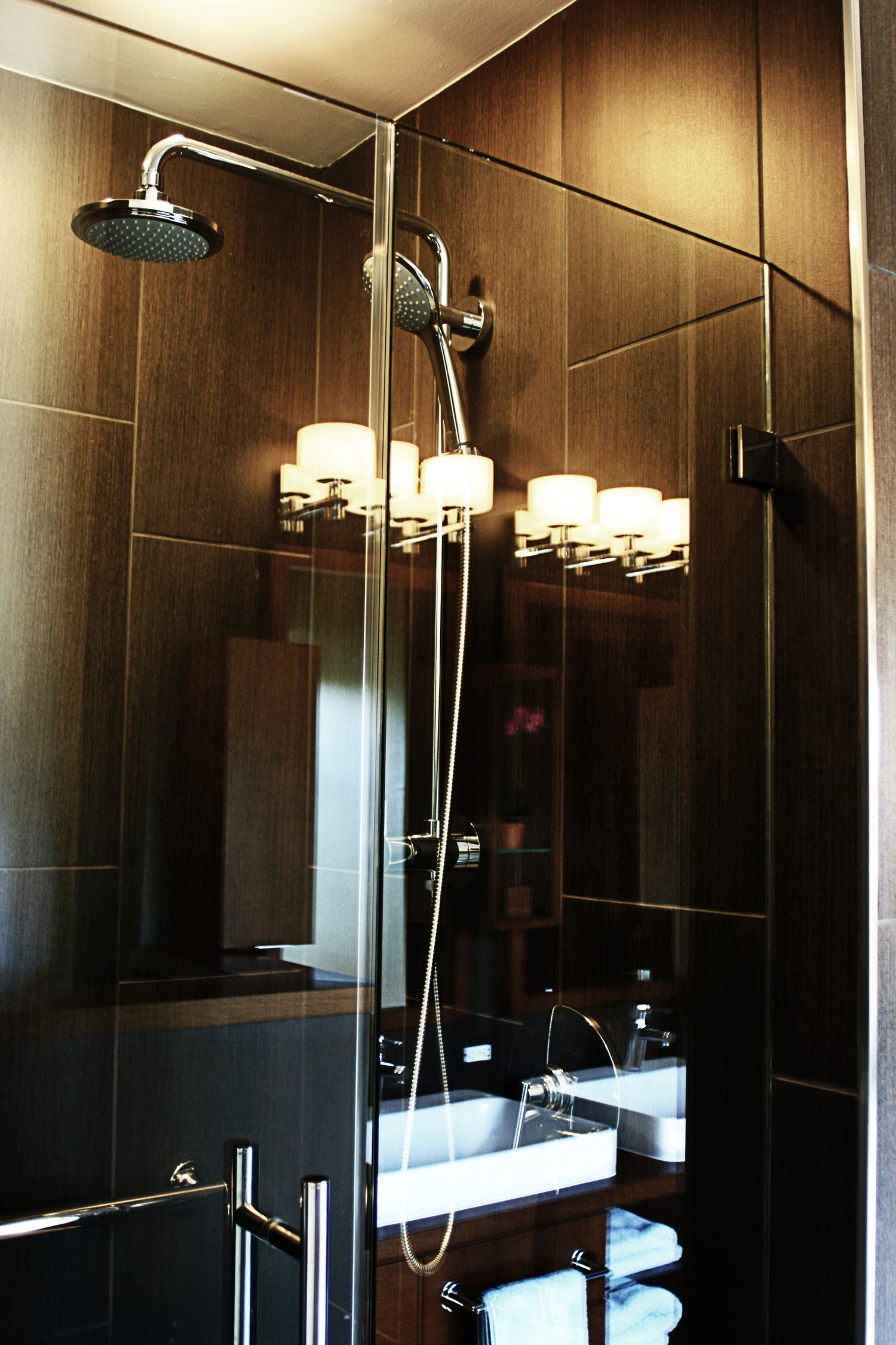 13 masterbath view of shower.jpg