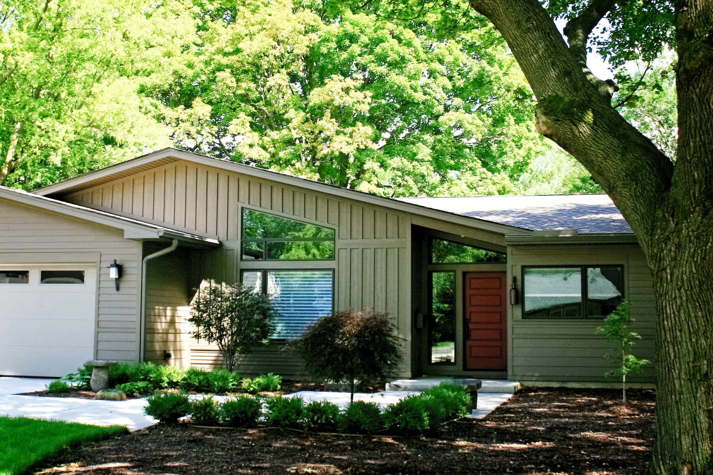 modern ranch entry 1.jpg