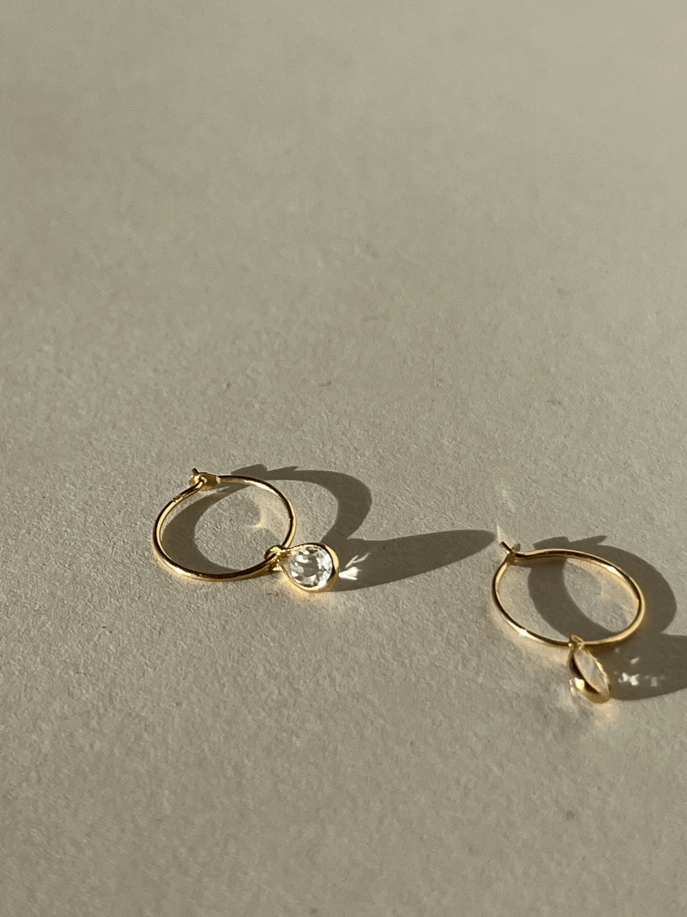 Simple Small Hoops Earring In 14K Yellow Gold