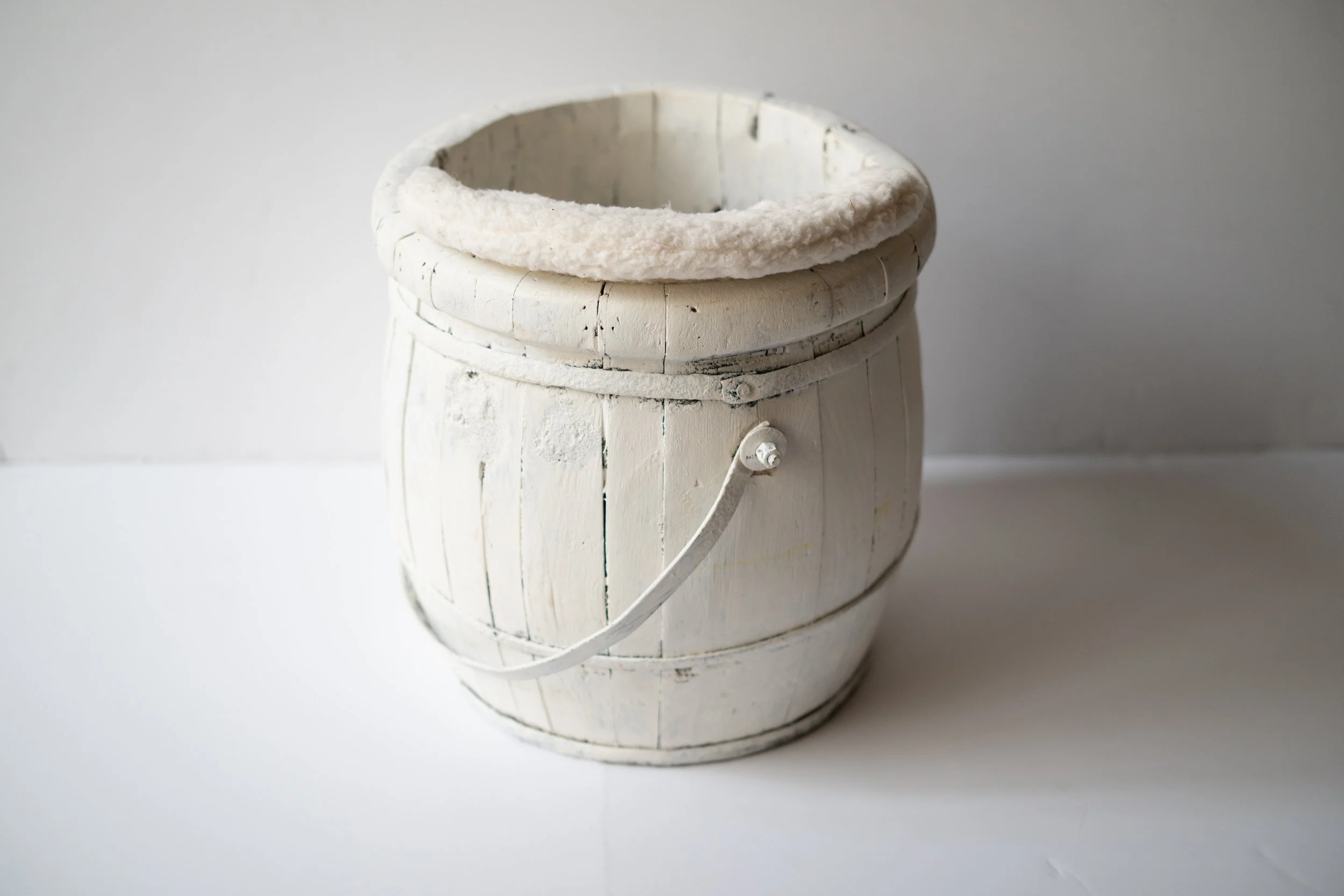 White Posing bucket