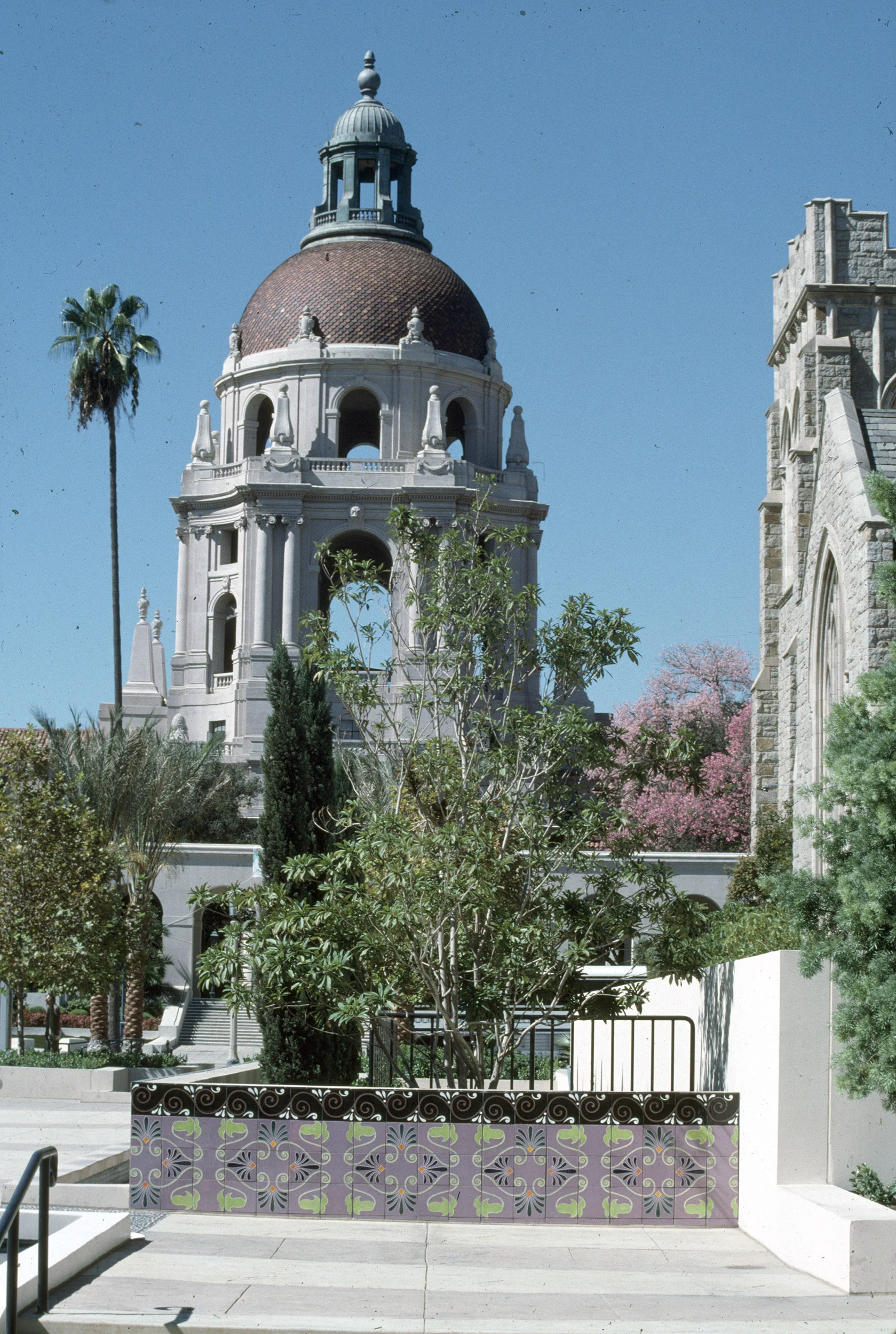 Pasadena, The City of Roses, 1990, pressed & glazed tiles, 2500 sq ft