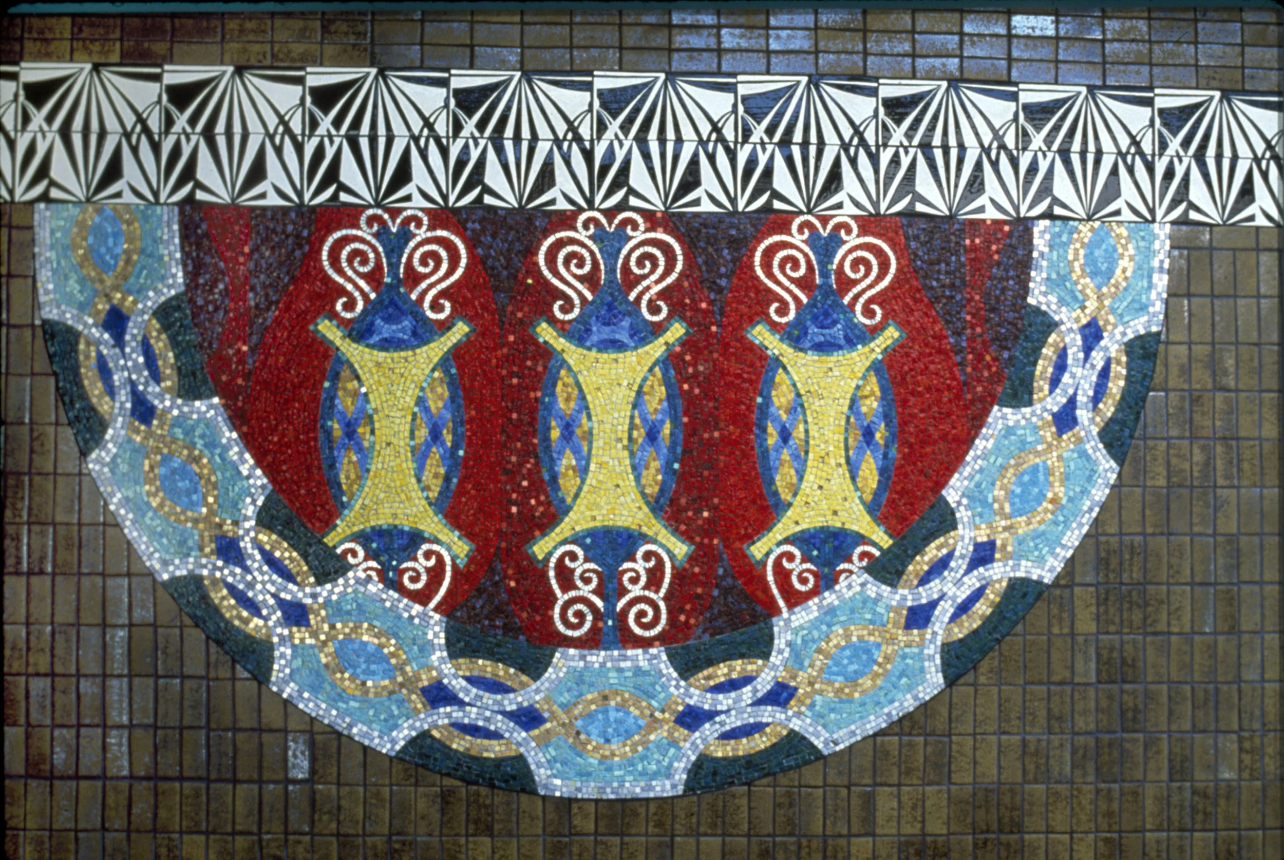 det., glass mosaic disc seen from street level