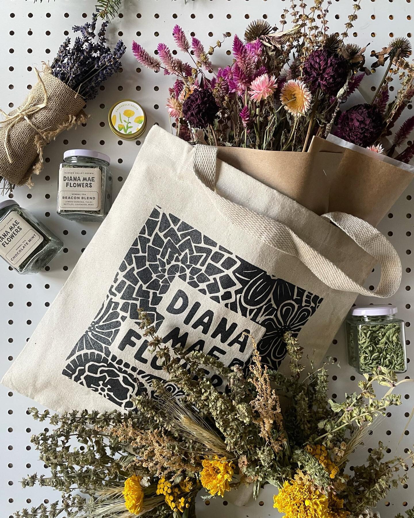 Welcome December, the season of gathering, giving, and slowing down. We&rsquo;ve got you covered for sweet and thoughtful flowery gifts for your loved ones or yourself! Wreaths, dried bouquets, calendula salve, herbal tea blends- all made with flower