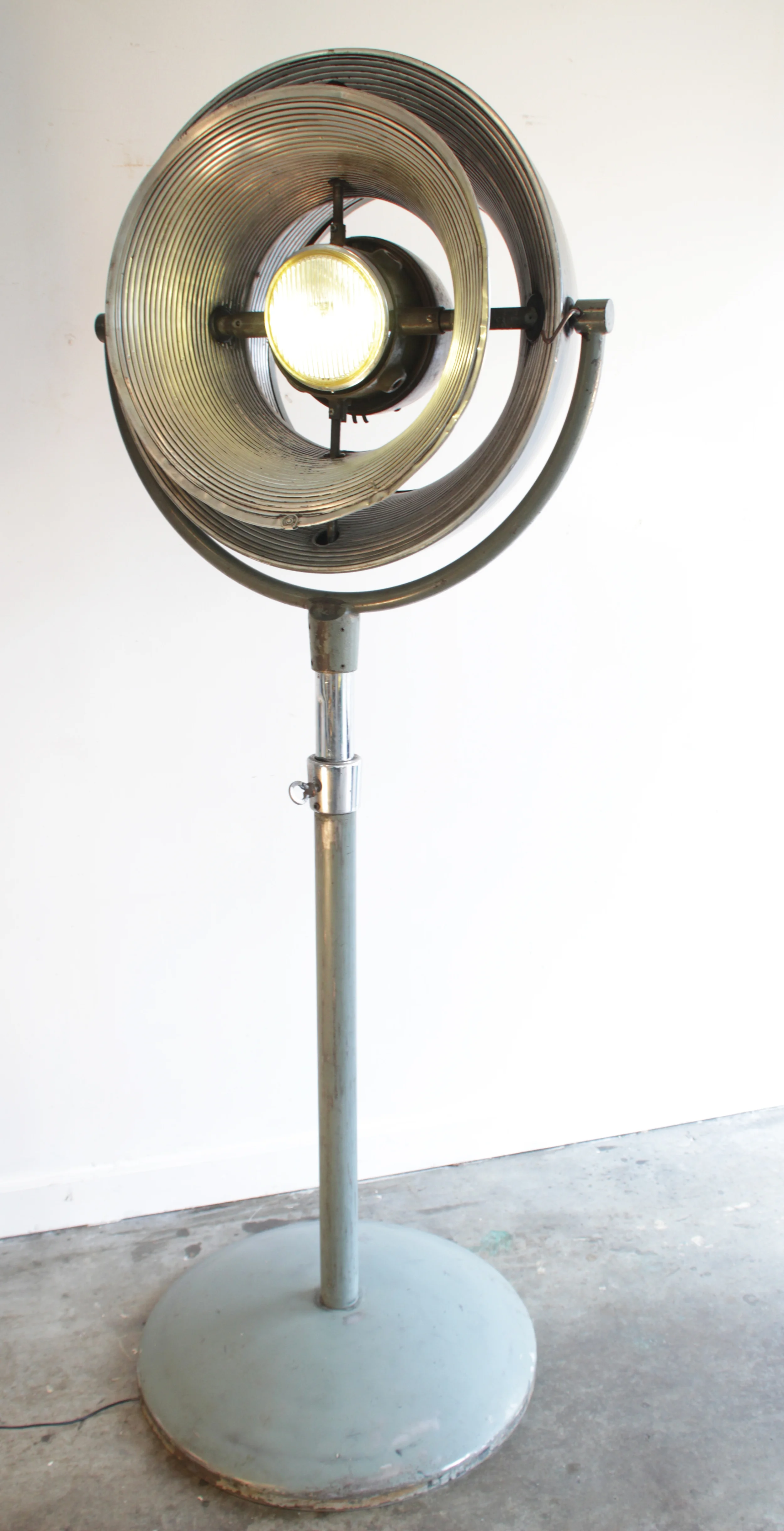 FanLightOn_1137.jpg