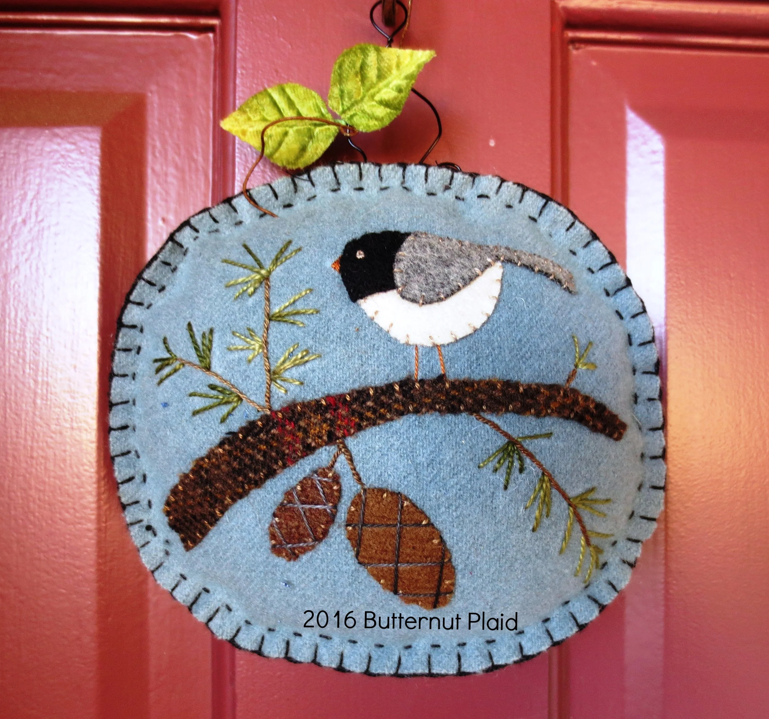 "Tis the Season" wool appliqued ornament (Back)