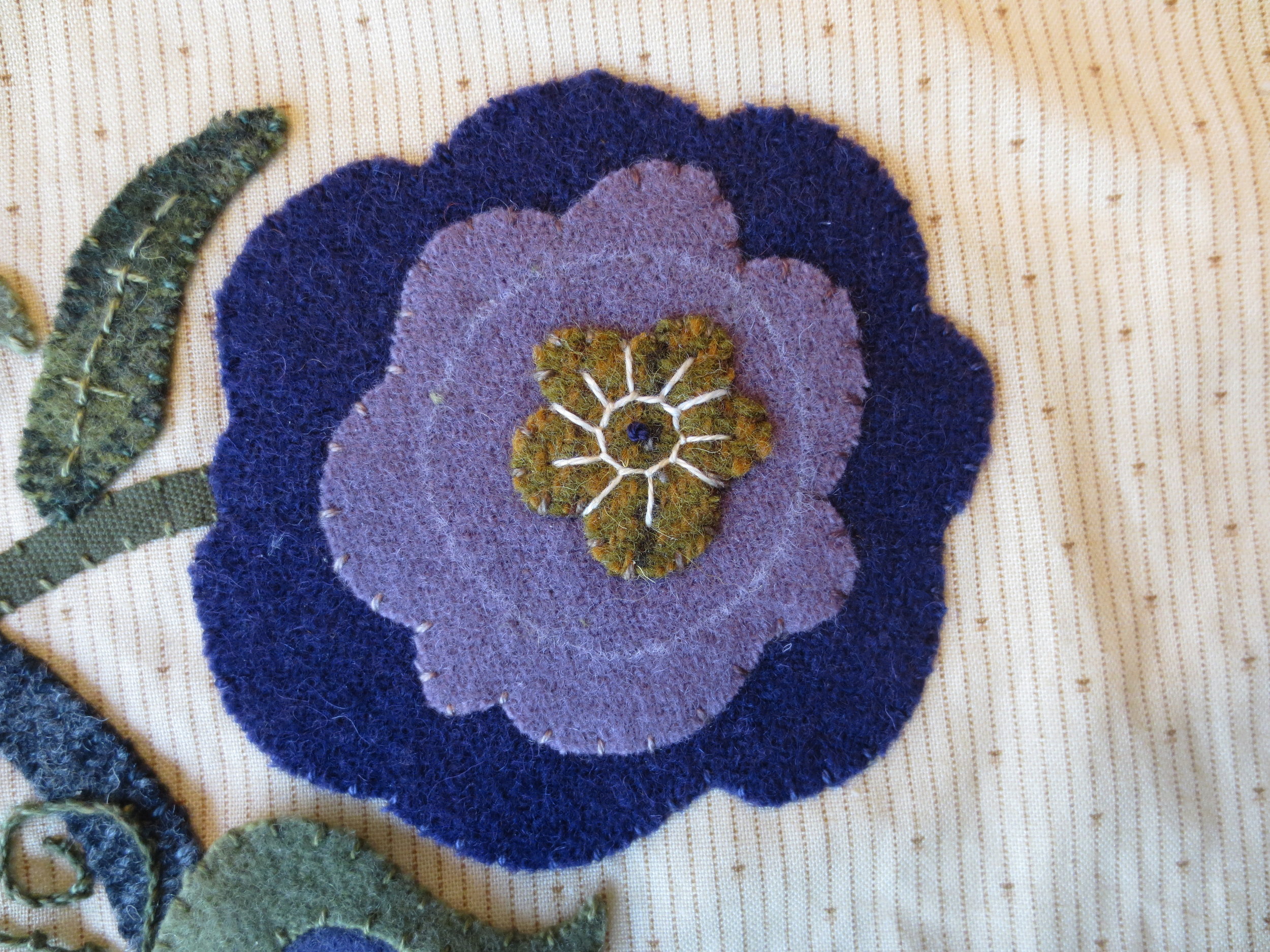 flower#5 eskimo edging stitch1.JPG