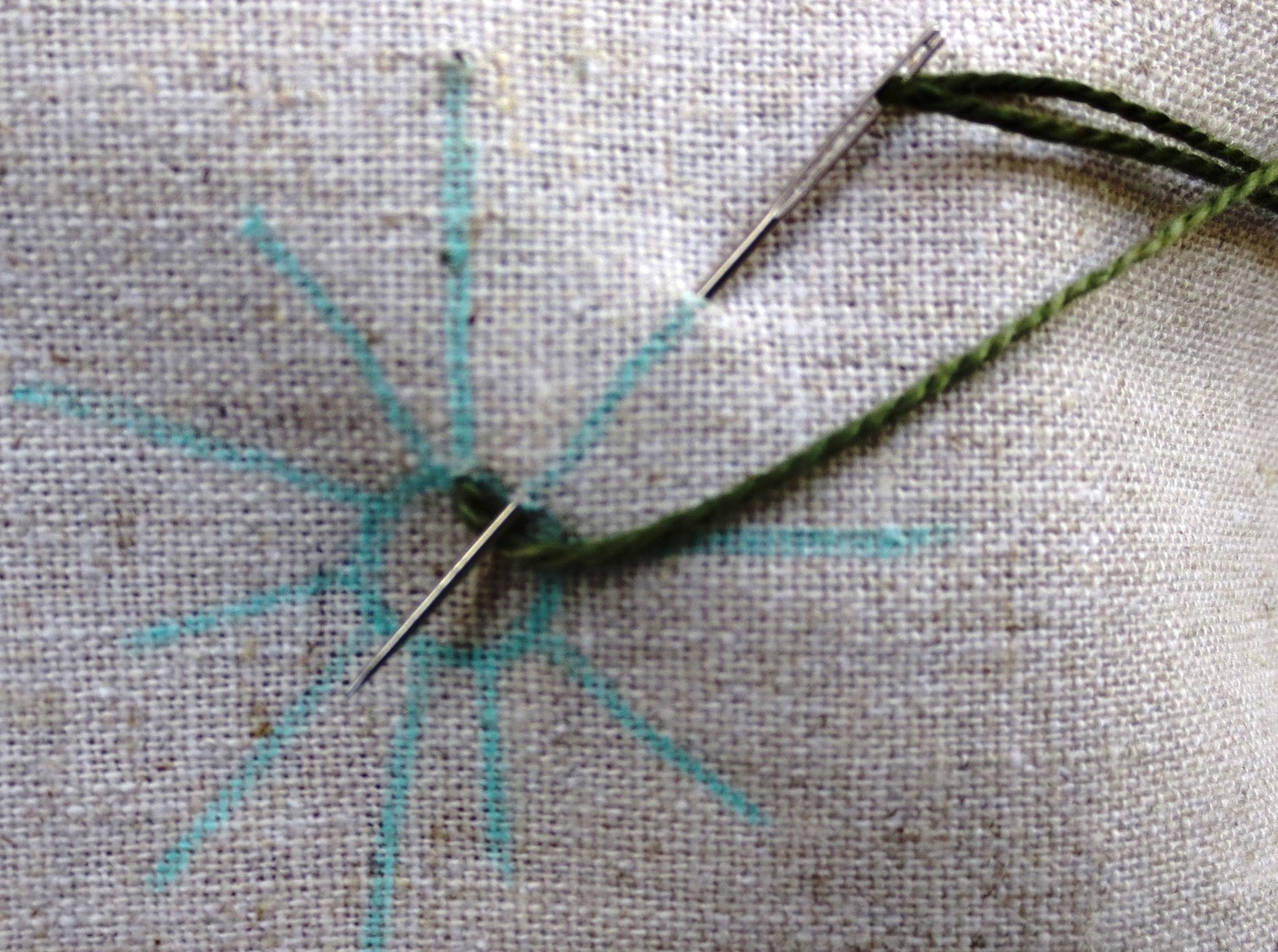 buttonhole flower stitch 3.JPG