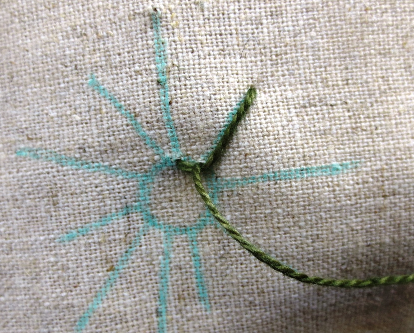 buttonhole flower stitch 4.JPG