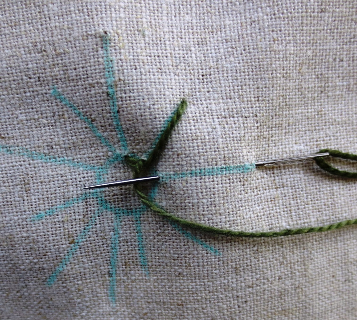 buttonhole flower stitch 5.JPG