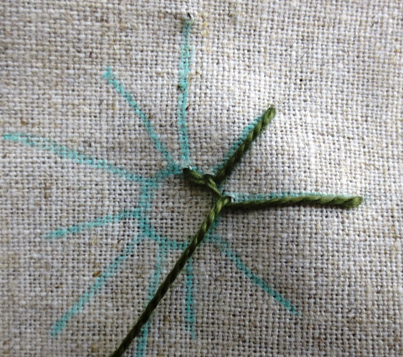buttonhole flower stitch #6.JPG