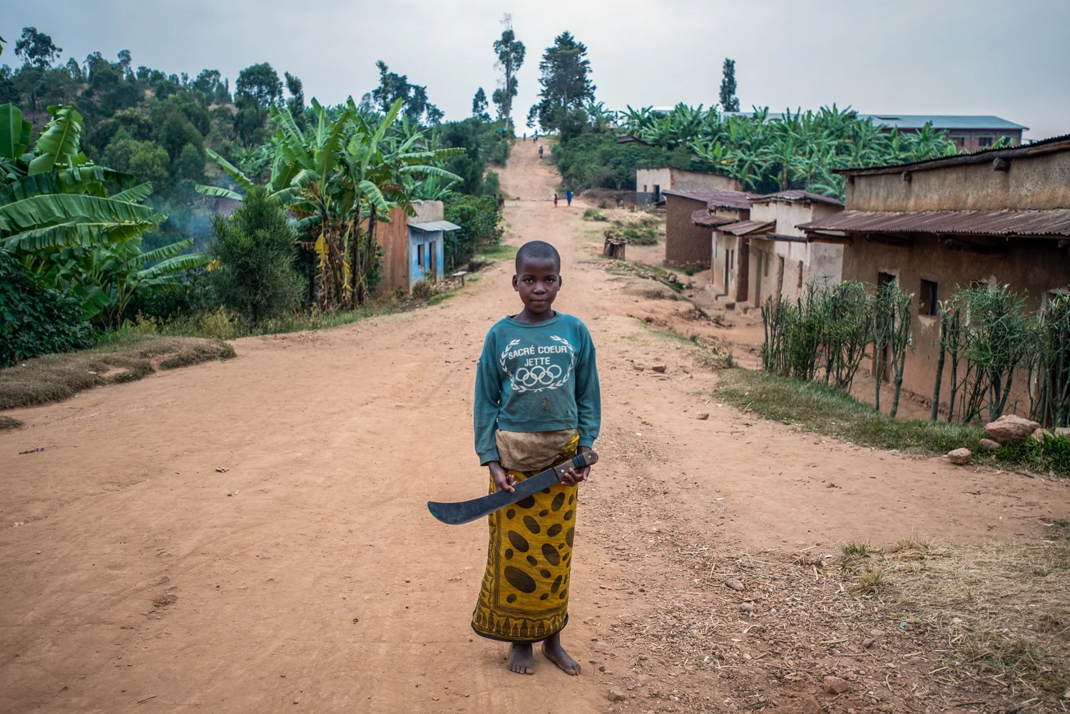  Girl with machete on the road to Kigarama 