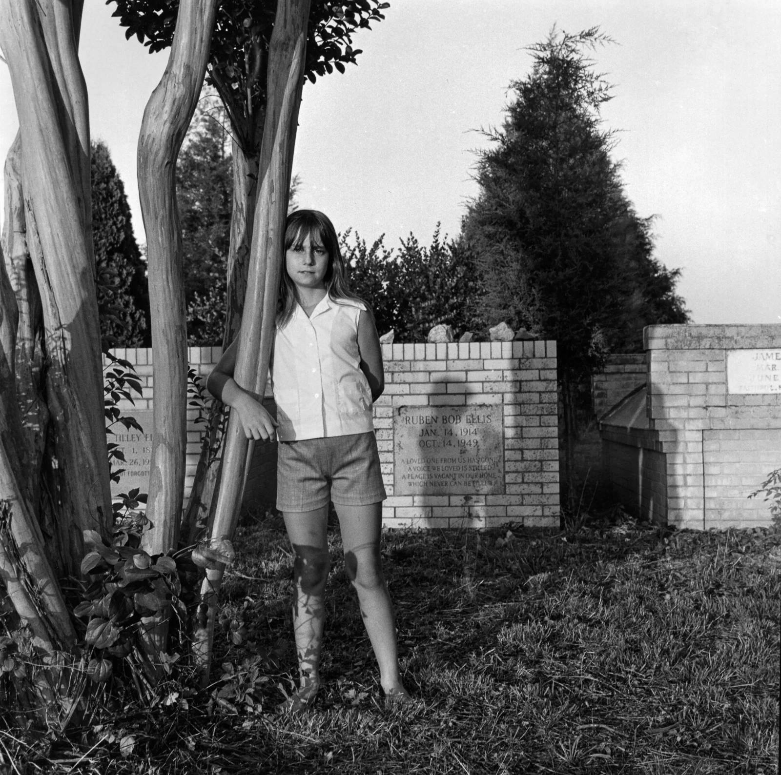  Tami in the family graveyard, Bahama 1980 