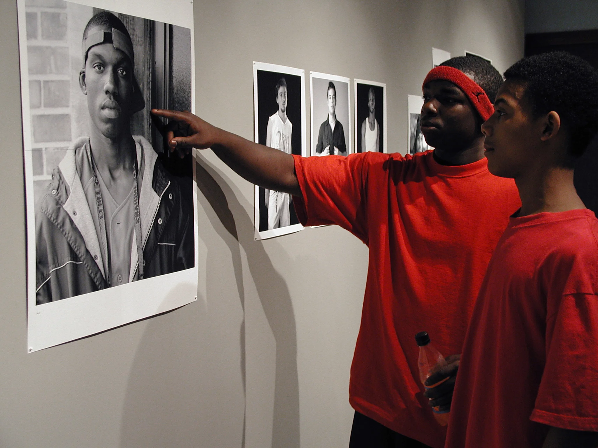  Students visit gallery 