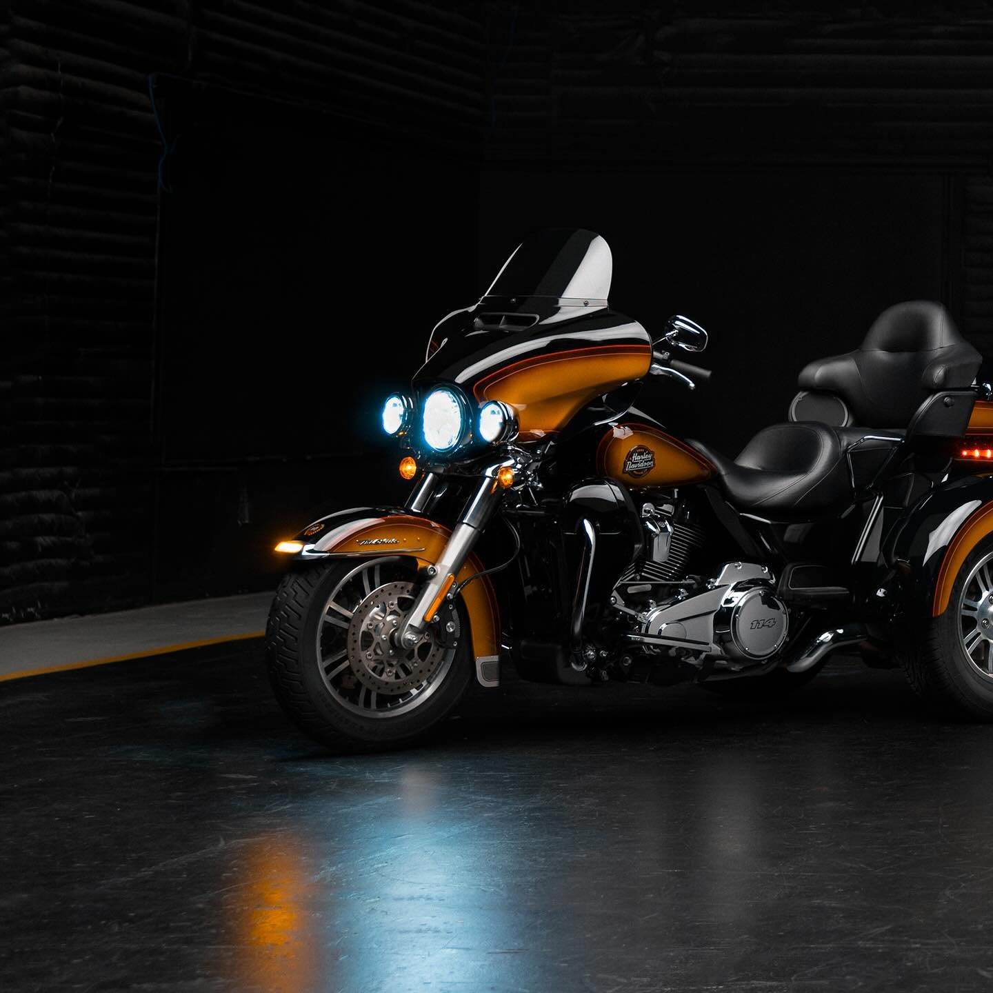 2024 TOBACCO FADE ENTHUSIAST COLLECTION @harleydavidson .
.
.
.
.
#harleydavidson #triglideultra #lowriderst #ultralimited #tobaccofade2024 #laurelcanyon #california #canon #r5 #motorcyclesofinstagram #rocknroll
