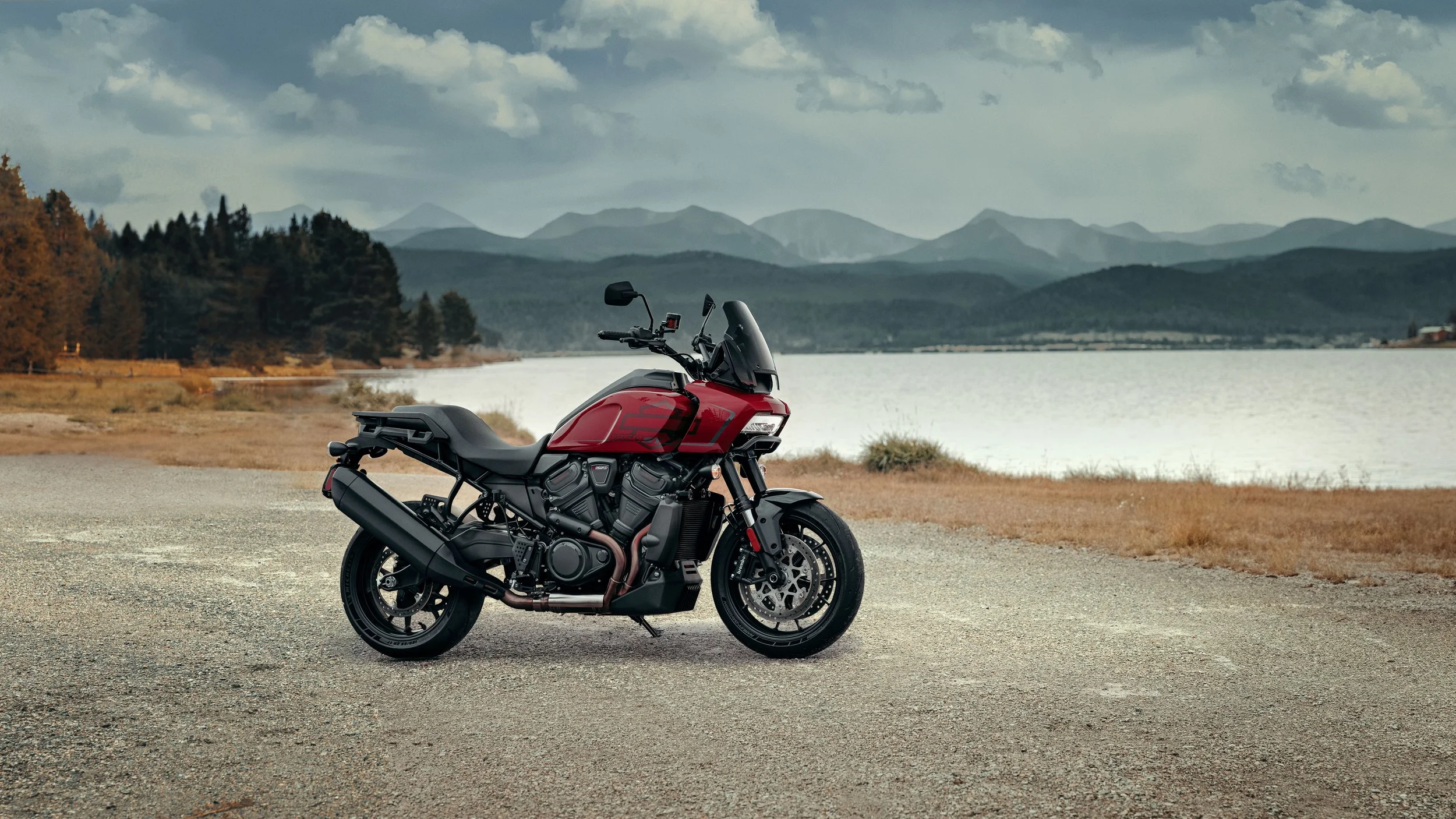 my25-ra1250st-beauty-0330-bwjc2.jpg