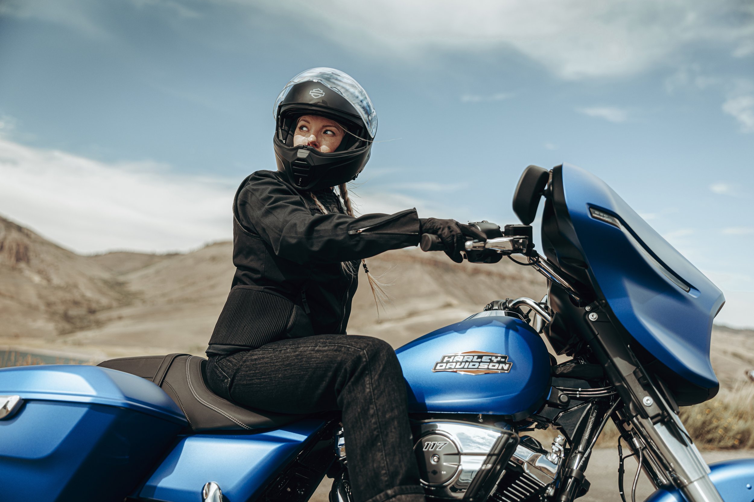 26-flhx-lifestyle-0086-bw copy.jpg