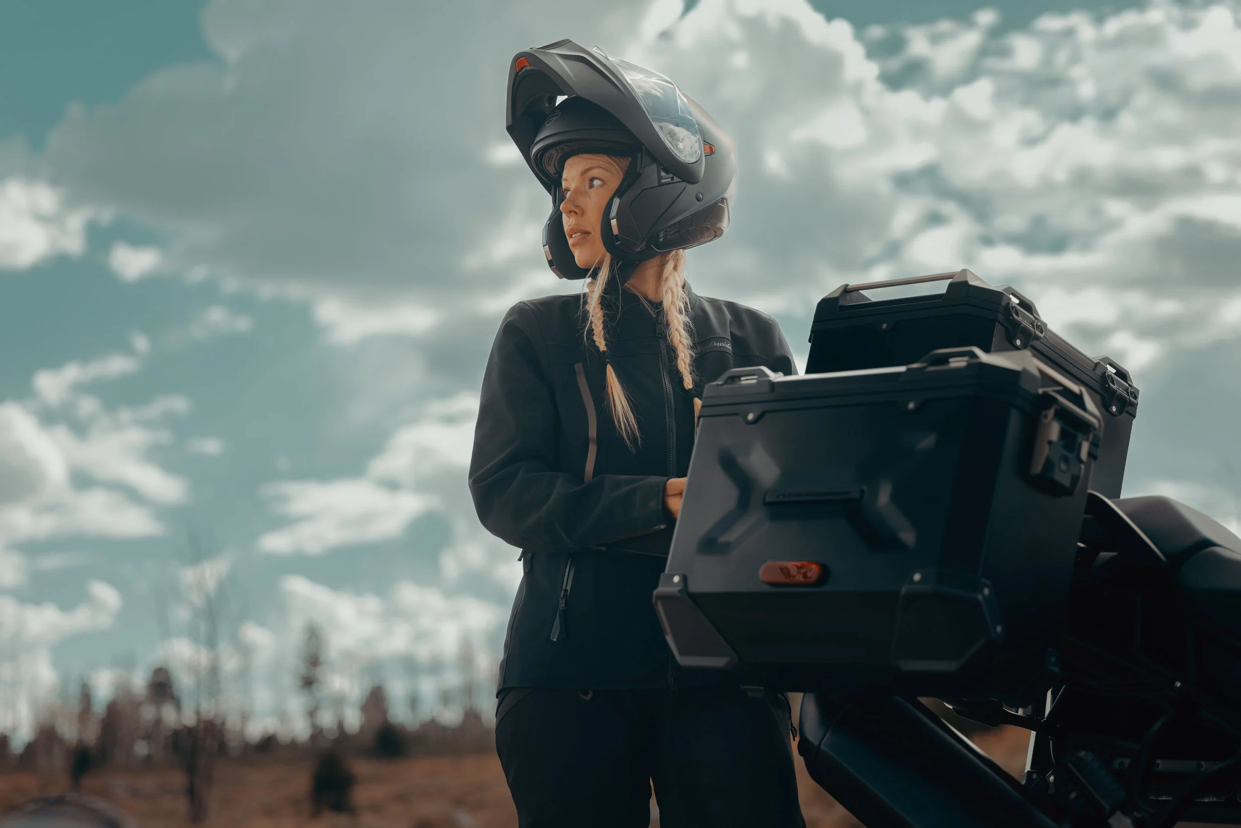 26-rh1250l-lifestyle-0063-bwjc copy.jpg