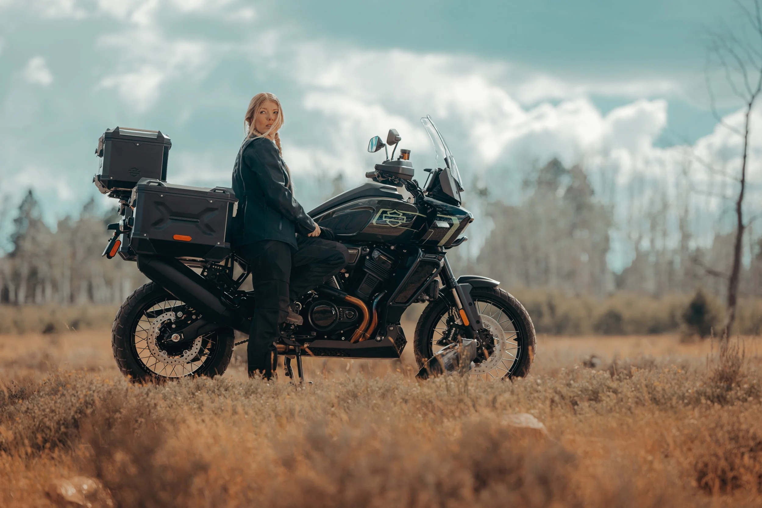 26-rh1250l-lifestyle-0022-bwjc copy.jpg