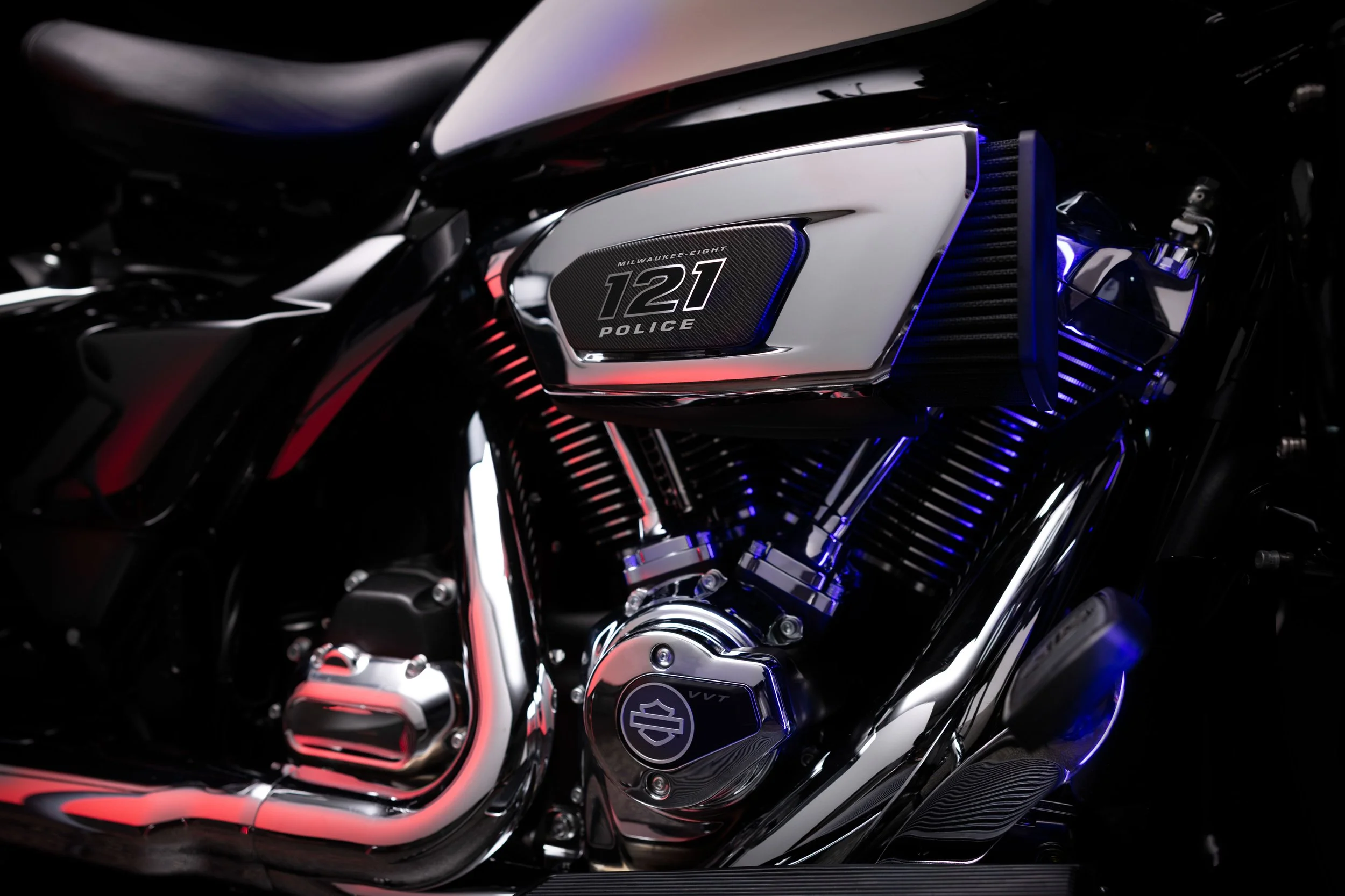 250702-my26-roadglide-police-0509-bw-lights 2.jpg