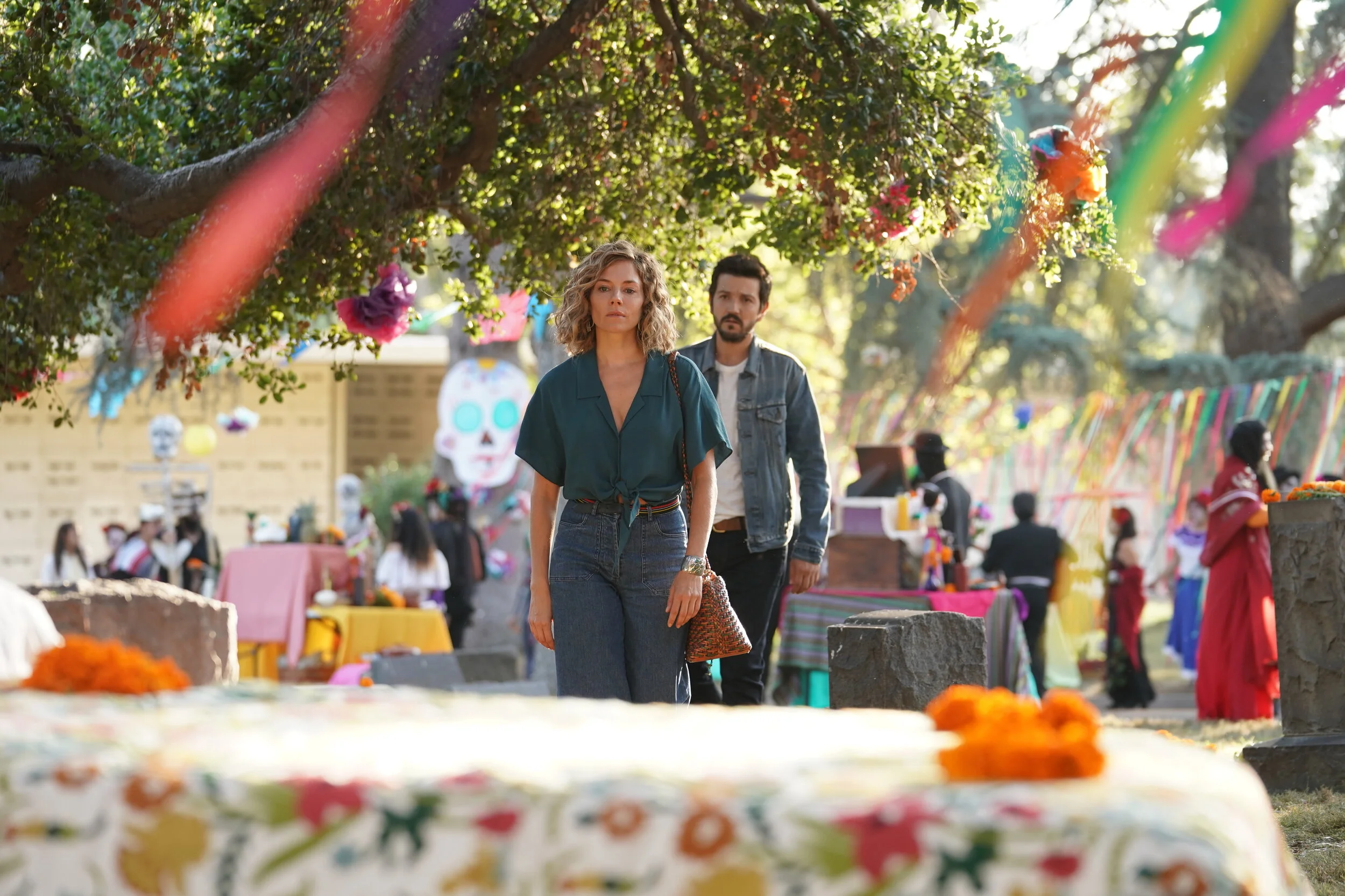 Diego Luna and Sienna Miller in Wander Darkly