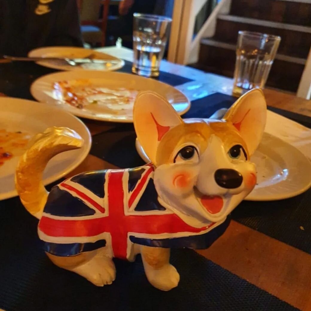 We found Colin and we're taking him for a curry! Looking forward to collecting the ice cream tomorrow. @rubys_fowey

#platinumjubilee #fowey #corgies #sunnyspice #indian #fyp