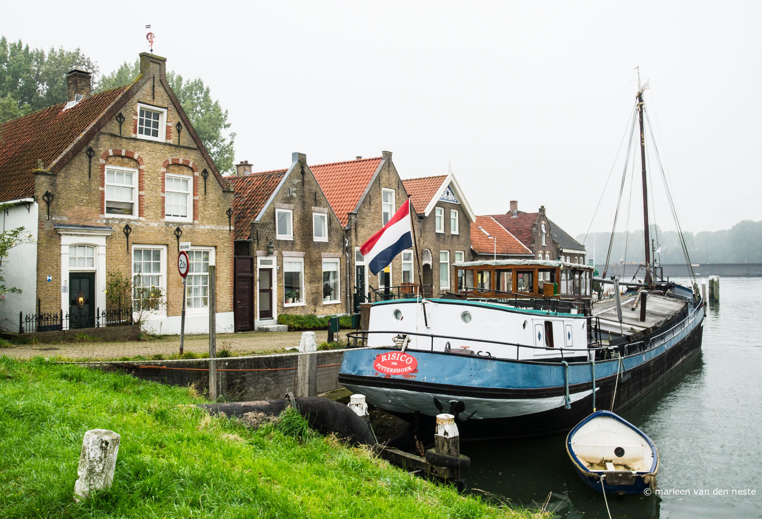 Very old harbor in Puttershoek. Not visible: an old cafe overlooking the river.