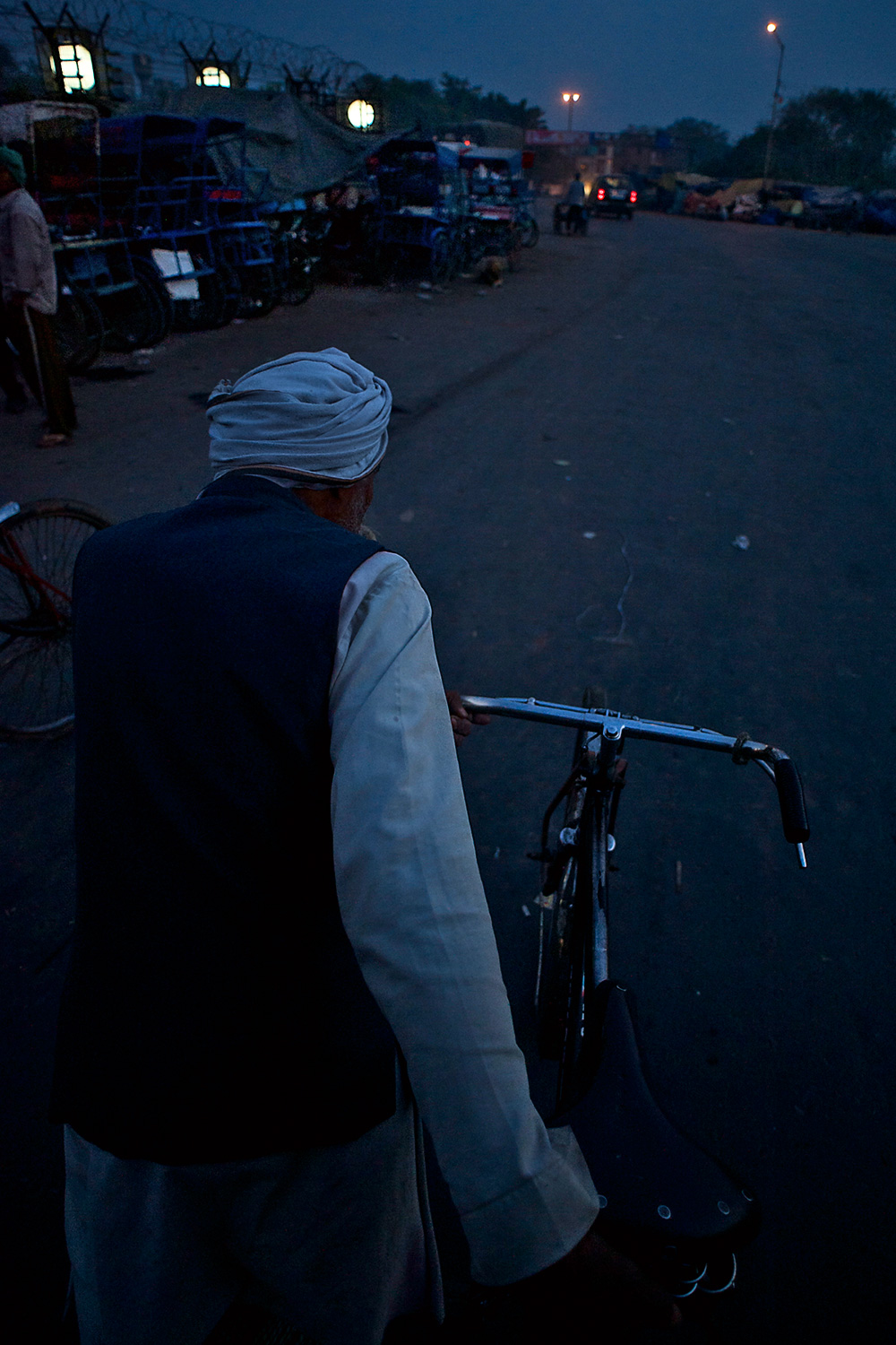 man-bike-rickshaw-night-2015Web.jpg