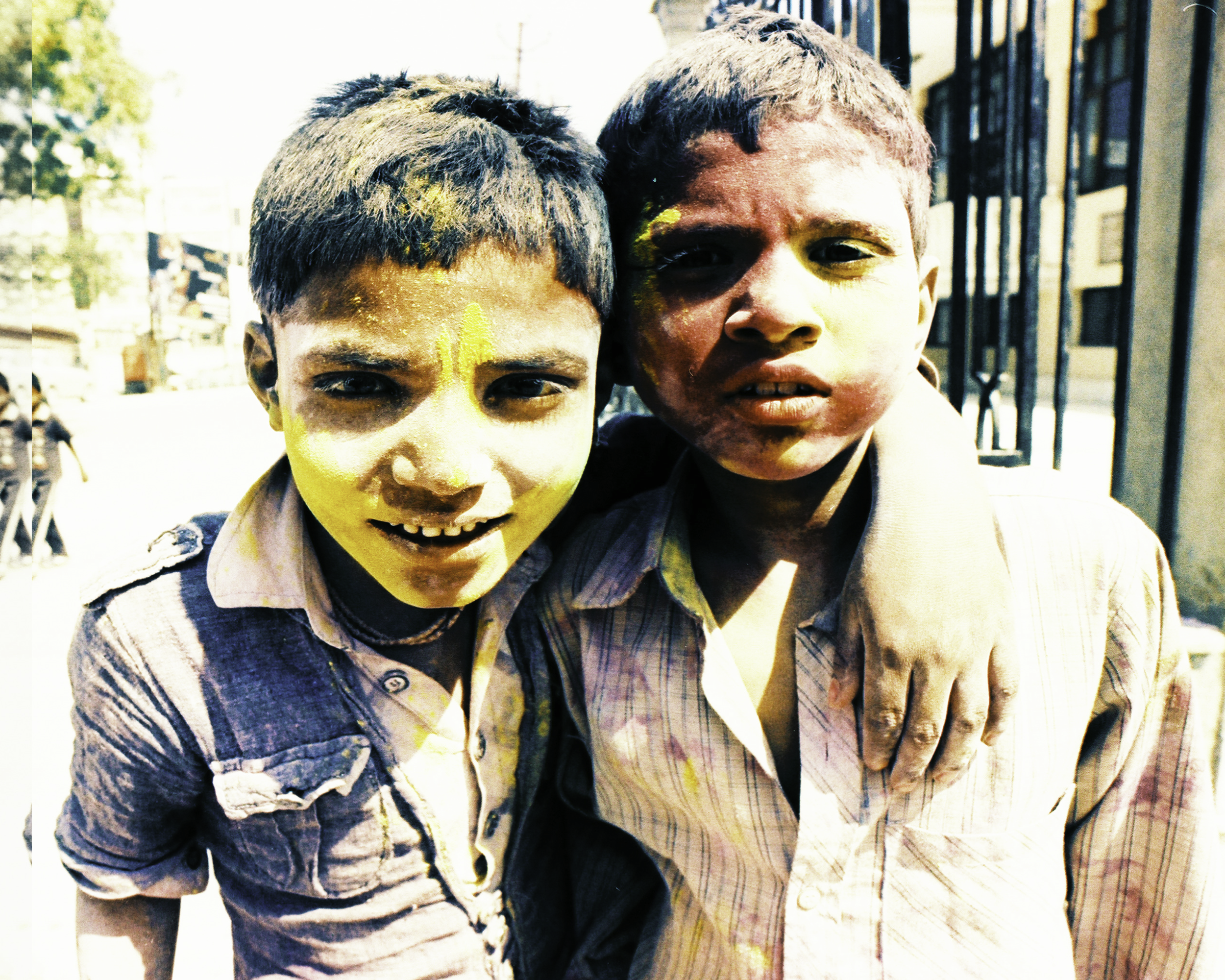 kids playing Holi.png