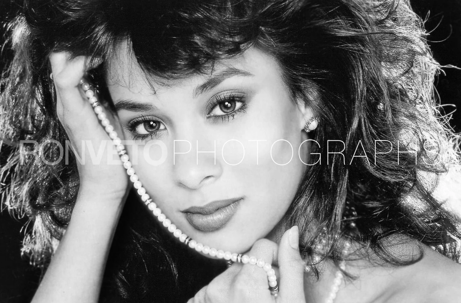 Another pretty face, Hollywood,