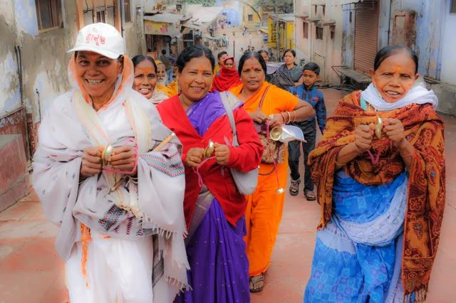 Walking to Holi