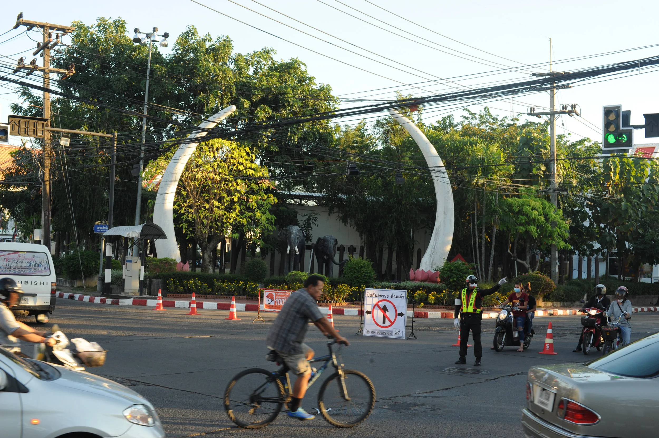surin traffic tusks 2017.jpg
