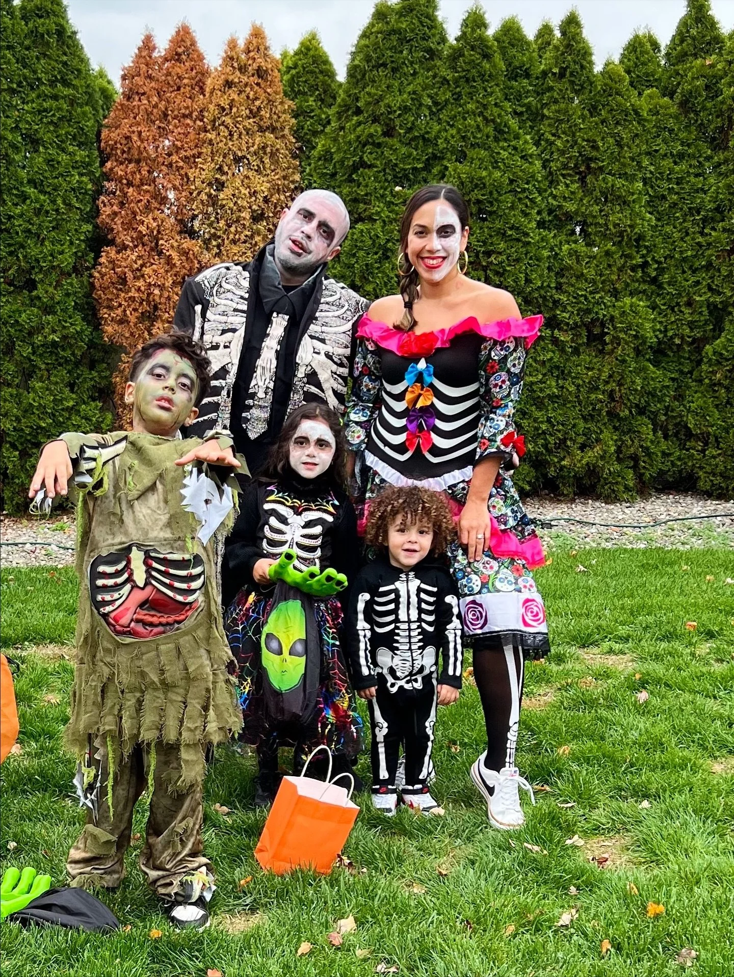 Halloween Recap—throughout the years.🖤👻
Which one is your fave?
.
.
.
.
.
#halloween #costumes #halloweencostumes #momlife #vidademama #latinamom #familygoals #toystory #diadelosmuertos