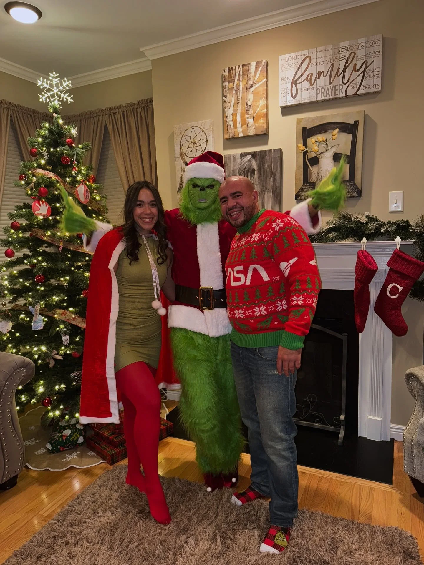 Good times, big laughs, new friendships. Our kind of holiday magic.🎅🏻🥂&hearts;️✨