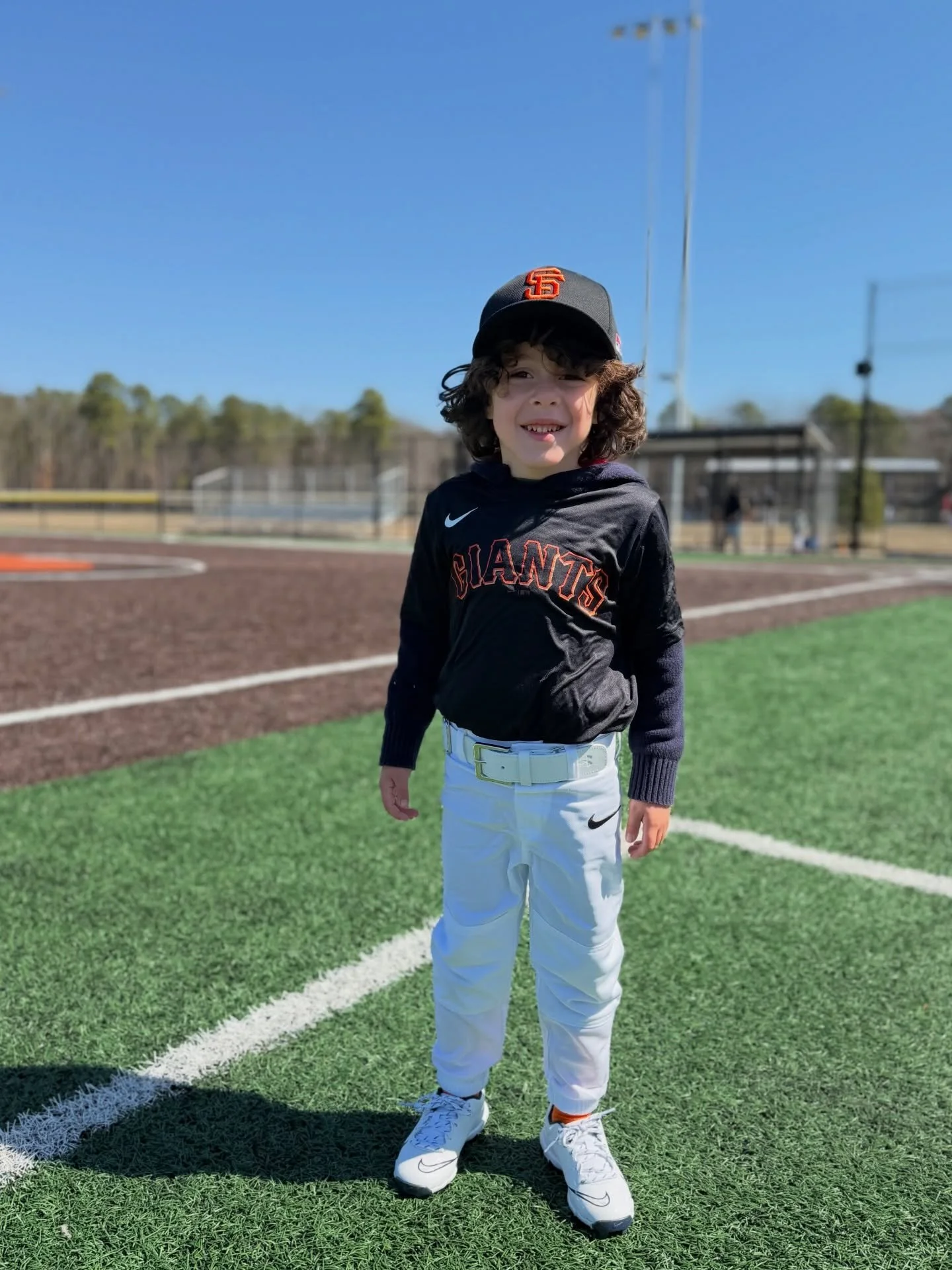 Opening Day ⚾️❤️

Axel&rsquo;s first game ever.
Achilles up next week.

Me on the sidelines like&hellip;
A ver si sale lo Dominicano🇩🇴😂

Core memories in the making. ❤️

.
.
.

#BaseballMom #LittleLeagueLife #dominicansbelike #vidademama #latinamo
