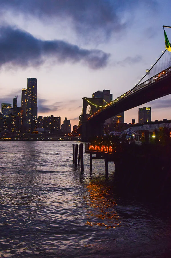 Manhattan Bridge at night.jpg