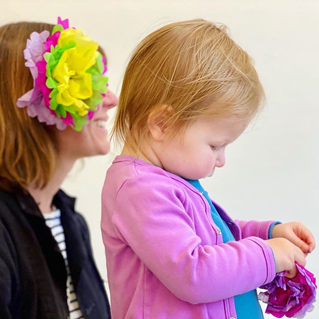 #dayofthedead paper flower workshop at #storefrontlab.  #communityaltars #diadelosmuertos