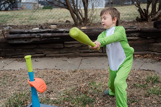 A little dinoball! #documentyourdays #documentaryfamilyphotography #thedocumentarymovement #dayinthelifephotography #dfpcommunity #shamoftheperfect  #cedarrapidsphotography #cedarrapidsphotographer #documentaryfamilyawards #dinoball #runwildmychild