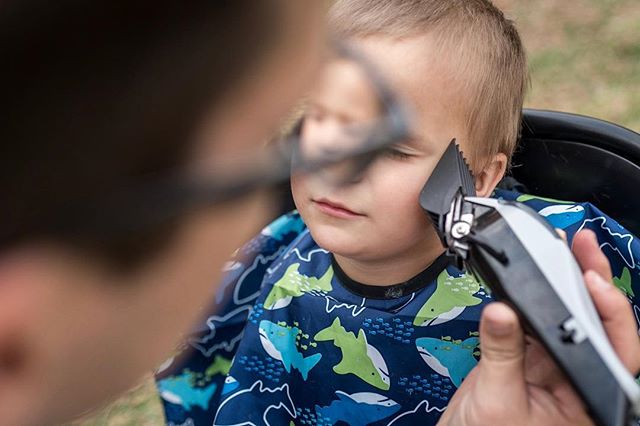 When you have four boys, you learn to do all kinds of things yourself. #dadcut #backyardbarber  #documentyourdays #documentaryfamilyphotography #thedocumentarymovement #dayinthelifephotography #dfpcommunity #shamoftheperfect  #cedarrapidsphotography 