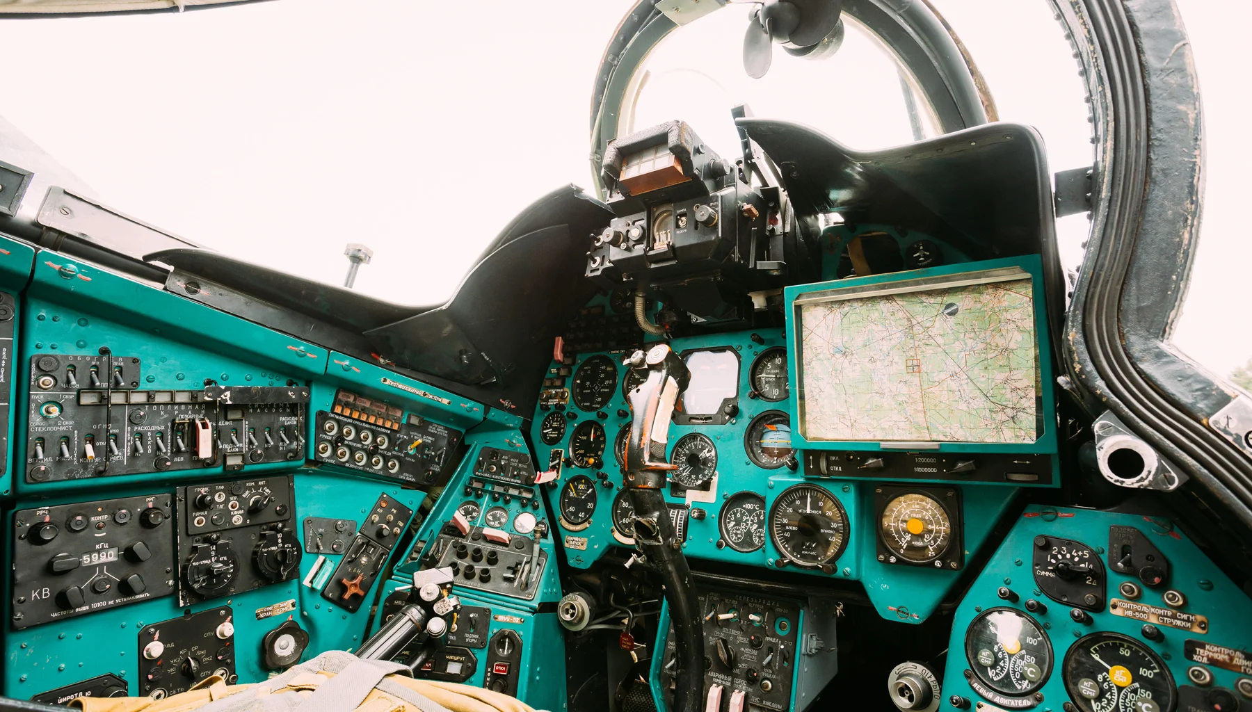 SM_dashboard-in-a-russian-soviet-multi-purpose-PVBZHM4.jpg